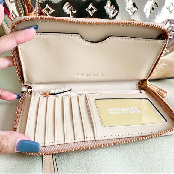 ❗️LAST ONE NWT Michael Kors Ciara Tote Set - Picture 2 of 7